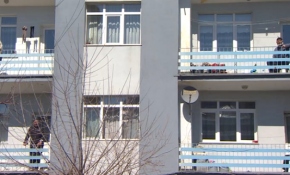 65 yaş ve üstüne evde düzenli spor önerisi