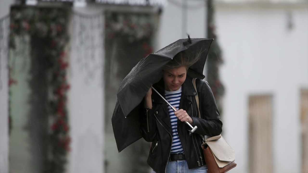 Böylece Rusya, Covid-19 vaka sayısı bakımından 165 bin hastayı geçen Almanya`ya yaklaşmış oldu.