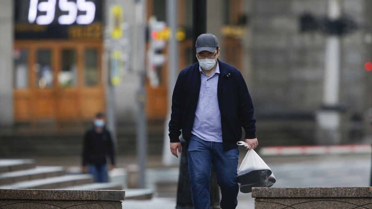 Öte yandan ülkedeki vaka sayısında günlük artış oranı yüzde 7 olurken, yeni vakaların yüzde 49,1`i hastalık belirtisi taşımıyor.