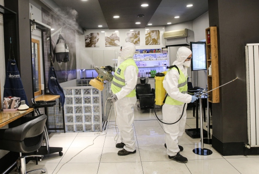 Bahçelievler'de açılışa hazırlanan kuaförler dezenfekte edildi