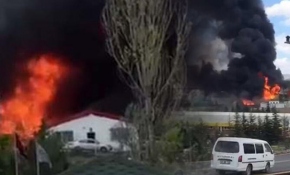 Ankara'da, boya fabrikasında yangın
