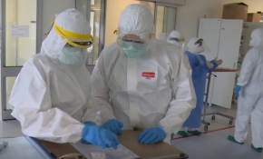 Yoğun bakım servisindeki mücadeleyi TRT Haber görüntüledi