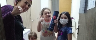 Bakan Kasapoğlu karantinadaki vatandaşlara satranç gönderdi