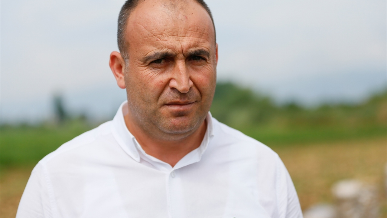 Patates üreticisi Mehmet Gök, üründe hasatın erken başladığını, normalde ilk sökümün Adana`da yapıldığını ancak bu yıl Ödemiş`te de söküm işlemlerinin başladığını anlattı.