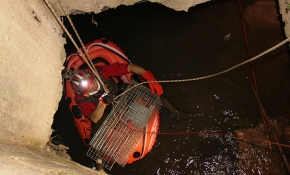 Ekipler kuyuya düşen kedi için seferber oldu