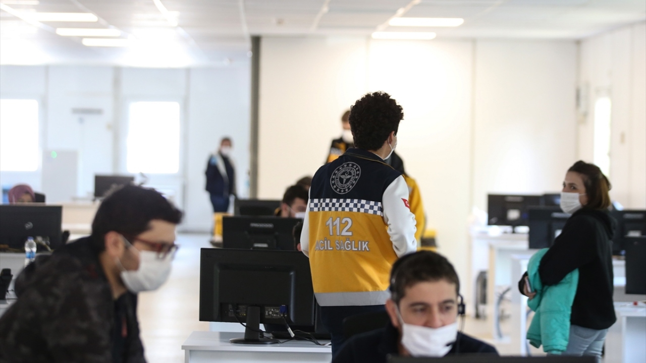 Sağlıkçıların dünyaya örnek bir başarı sergilediğine dikkati çeken Memişoğlu, şunları anlattı: 