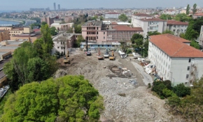 Tarihi fakültede yenileme çalışmaları