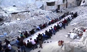 Suriye'de molozlar arasında buruk iftar