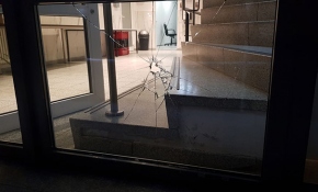 Almanya'da camiye taşlı saldırı