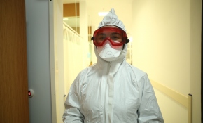 Koronavirüsle mücadeledeki kahraman anne