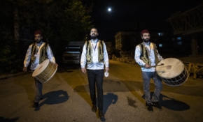 Başkentlileri 'Uyan Ey Gözlerim'i okuyarak sahura çağırıyorlar