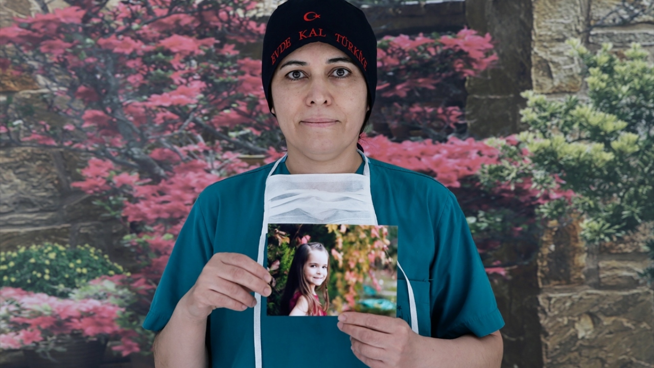 Gülten Davraslı hastanede hemşire olarak görev yapıyor.