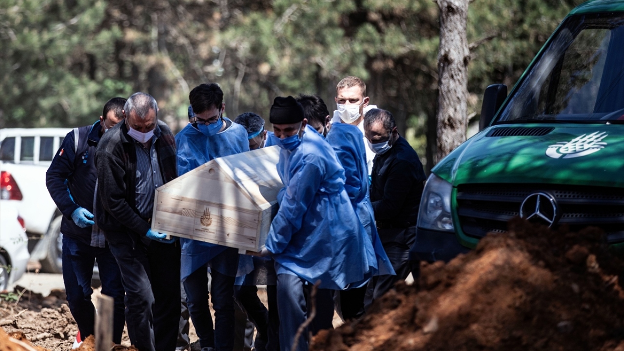 Sarıyer`e bağlı yaklaşık 30 yıllık olan Kilyos Mezarlığı 600 dönüm arazi üzerinde yer alıyor.