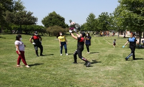 Adana'da polis, çocuklarla oyun oynadı
