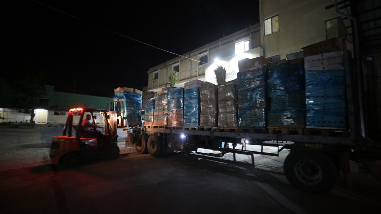 Tıbbi malzemeler, buradan Gazze Şeridi`ndeki Sağlık Bakanlığınca teslim alınacak.