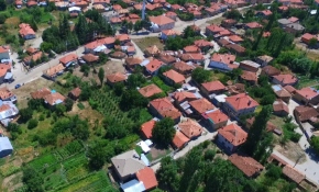 Mahalleleri Konya'da ama hayatları Isparta'da geçiyor