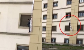 Camdan sarkıttığı çarşafla hastaneden kaçmaya çalıştı