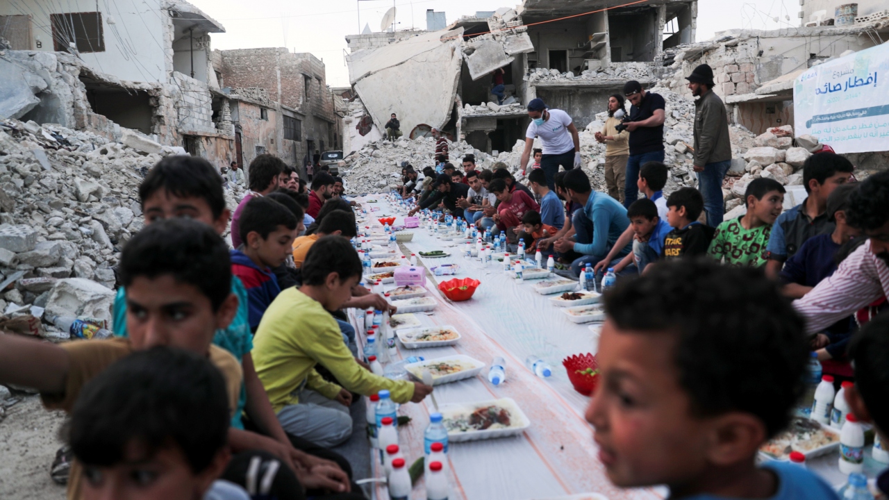 Toplu iftarın organizatörleri bu toplanmanın, sığınmacıların arasında dayanışma duygusunu pekiştirmek için bir fırsat olacağını düşünüyor. 
