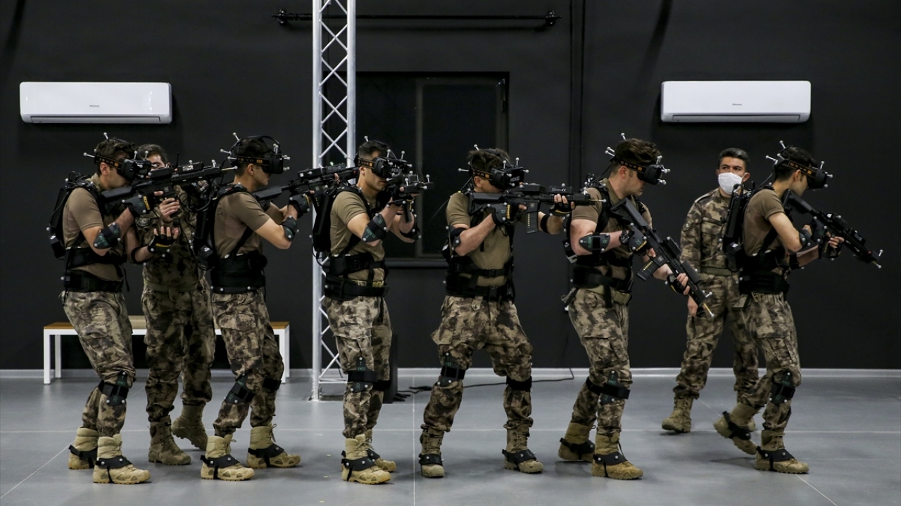 Özel Harekat Başkanlığı, Sanal Taktik Eğitim Merkezi`nin kapılarını basın mensuplarına açtı.