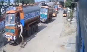 Leopardan tankere kaçarak kurtuldu