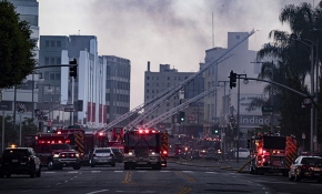 Los Angeles’ta yangın çıkan binada patlama: 11 itfaiyeci yaralandı