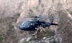 Helikopter pilotunun Mehmetçiği tek tekerle tahliyesi nefes kesti