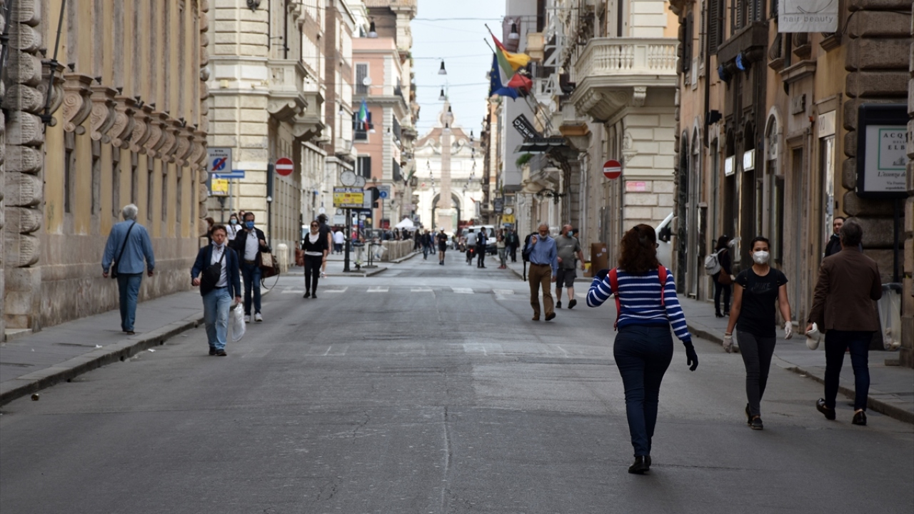 İtalya, Başbakan Giuseppe Conte’nin daha önce "Virüsle birlikte yaşanılacak dönem" olarak tanımladığı "2. Aşama"nın yeni dönemine geçildi. 
