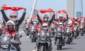 Motorize polis ekiplerinden 19 Mayıs'a özel şehir turu