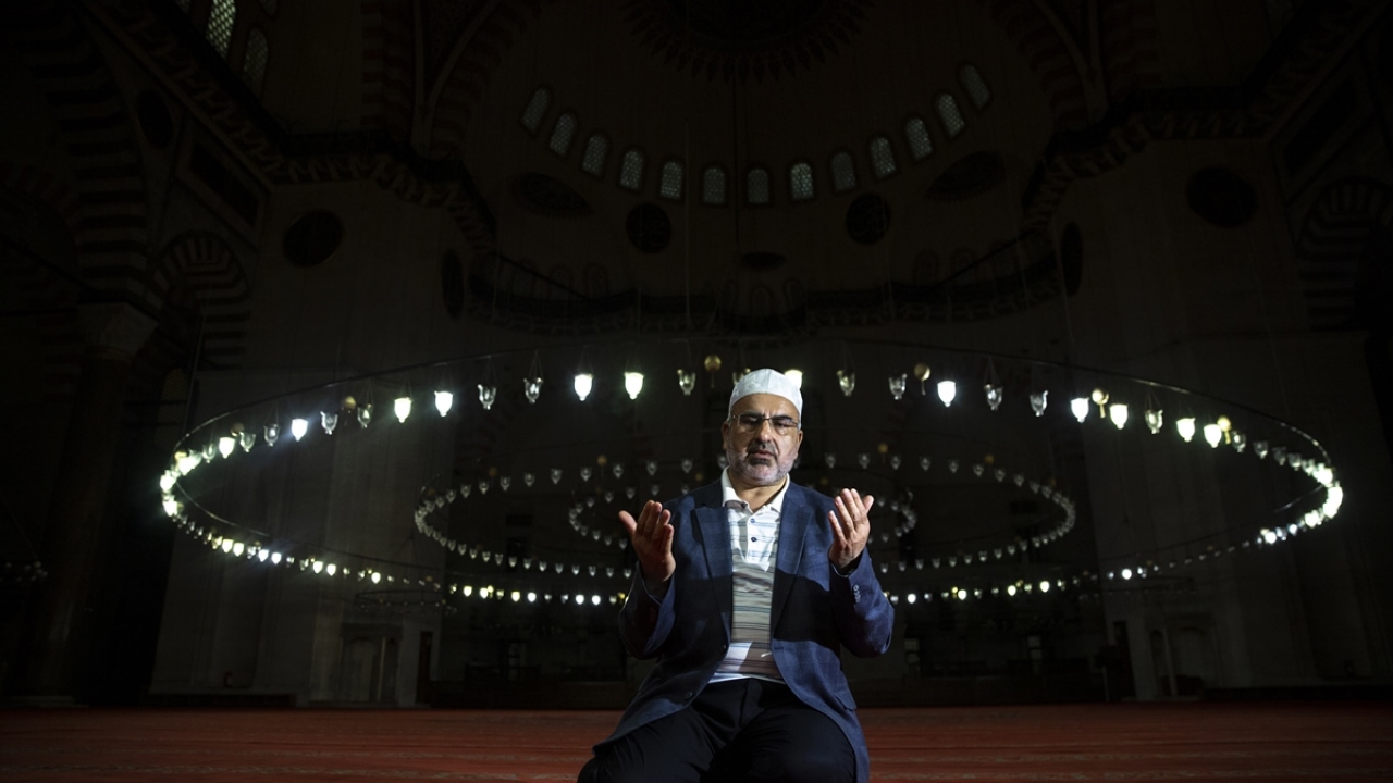 Koçyiğit, 29 Mayıs itibarıyla da camilerde belirli kurallar doğrultusunda cuma namazlarını kılmaya başlayacaklarını ifade ederek, bu açıdan mutlu olduklarını kaydetti.