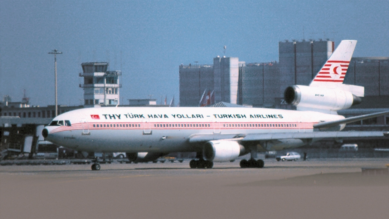 Açıklamada görüşlerine yer verilen THY Yönetim Kurulu ve İcra Komitesi Başkanı İlker Aycı, bundan 87 yıl önce yola çıktıklarında gökyüzünde yalnızca 23 misafirlerini ağırlayabilecekleri 5 uçaklarının olduğunu anımsattı.