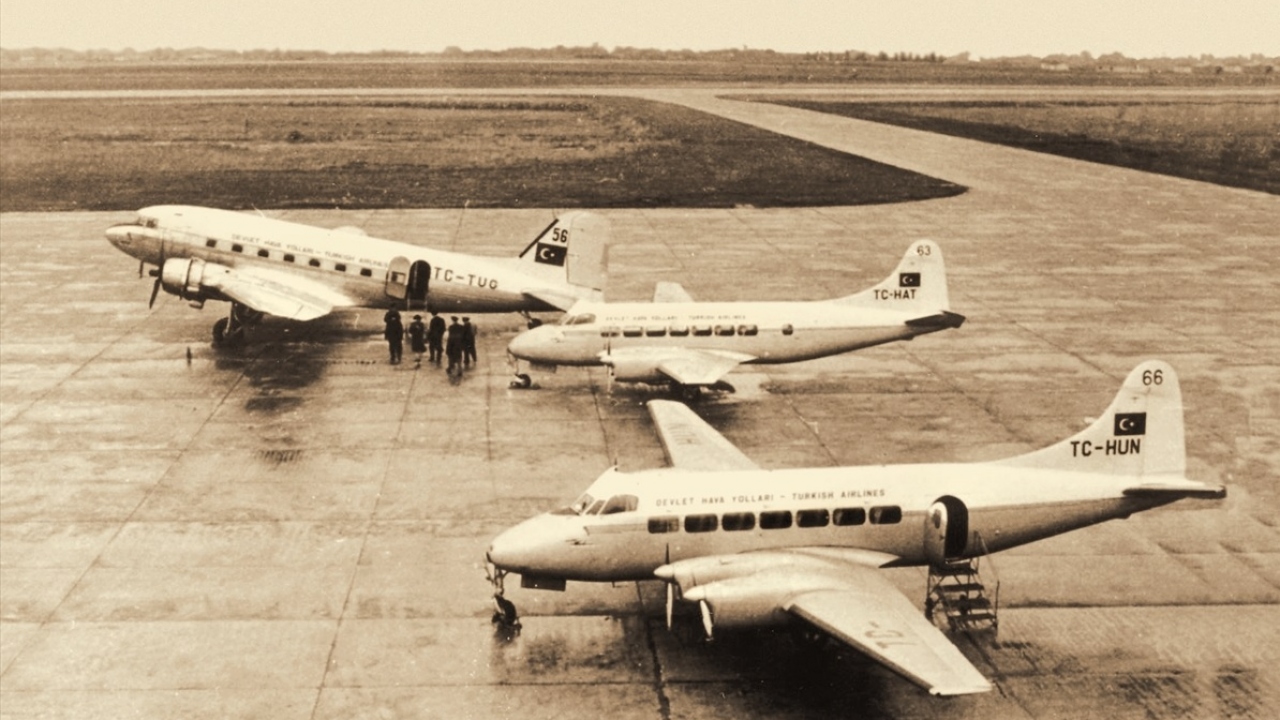 Yolcu kapasitesinin ve hedeflerin büyümesiyle birlikte bayrak taşıyıcı, ilk yurt dışı seferini 1947 yılında, Ankara-İstanbul-Atina hattında gerçekleştirdi. 