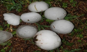 Kosova'da beyzbol topu büyüklüğünde dolu yağdı