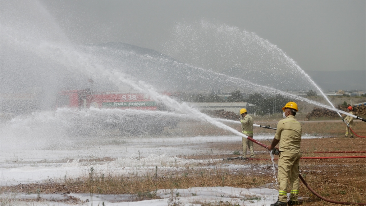 Derince, Meteoroloji Genel Müdürlüğü ile Orman Genel Müdürlüğü arasında yapılan protokolle kurulan Meteoroloji Erken Uyarı Sistemi`yle her sabah riskli bölgelere, müdahale araçlarının yönlendirildiğini aktardı.