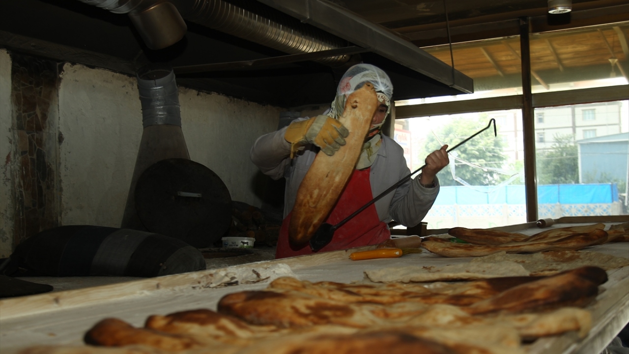 Kızıltan, yaptığı açıklamada, tandır ekmeğinin lezzetini hem Trakya insanına hem de doğudan çalışmak için gelen hemşehrilerine sunduğunu söyledi. 