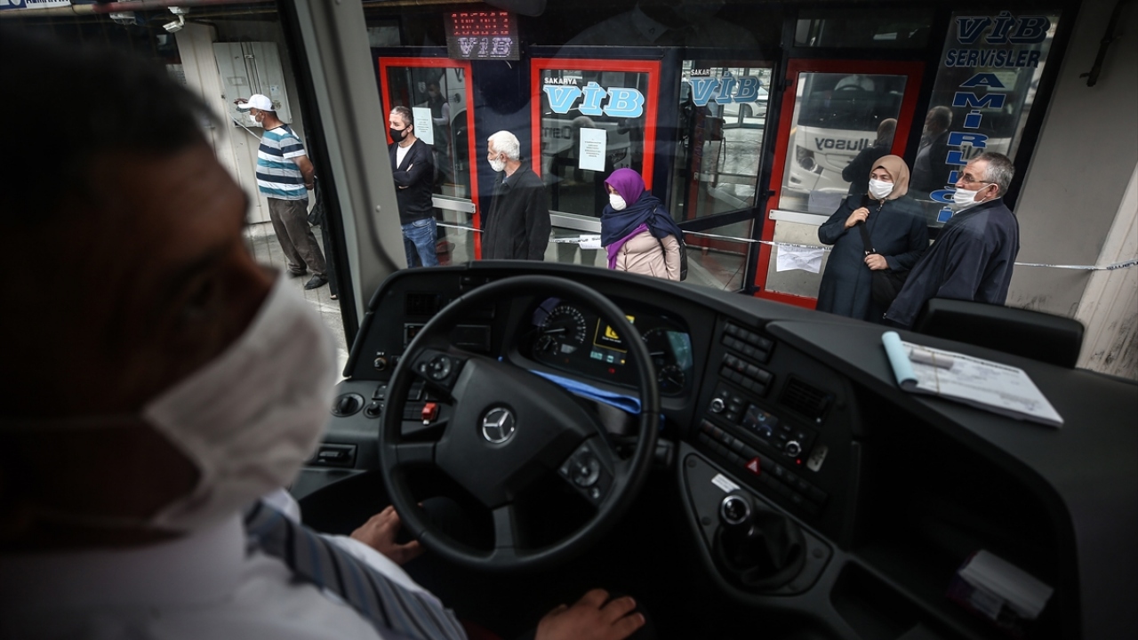 65 yaş ve üzeri vatandaşlar da otogara gelmeye başladı