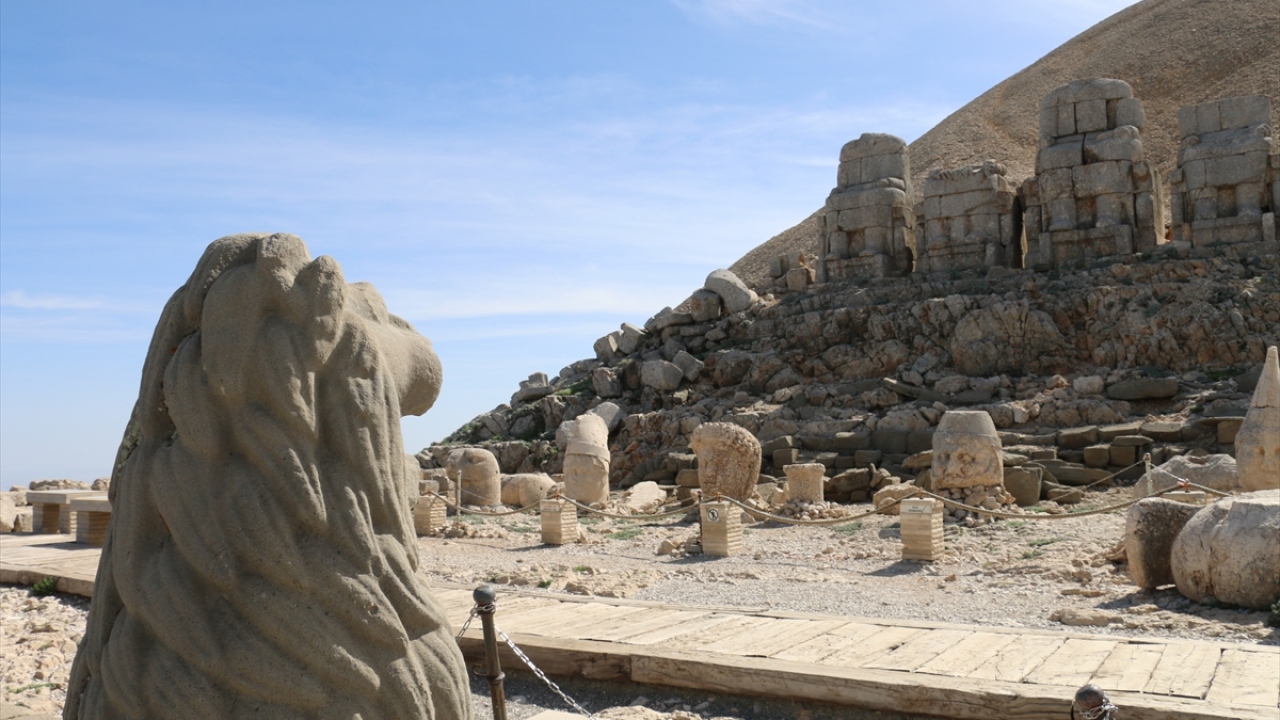 Nemrut Dağı`nın, haziran başında ziyarete açılacağı belirtildi.