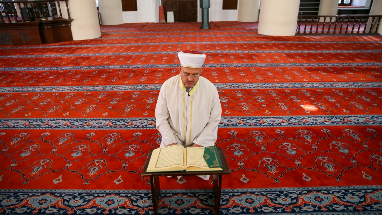 Bugüne kadar gelebilen asırlık ibadethaneler, restorasyon çalışmaları sayesinde eski ihtişamlarıyla varlığını koruyor.