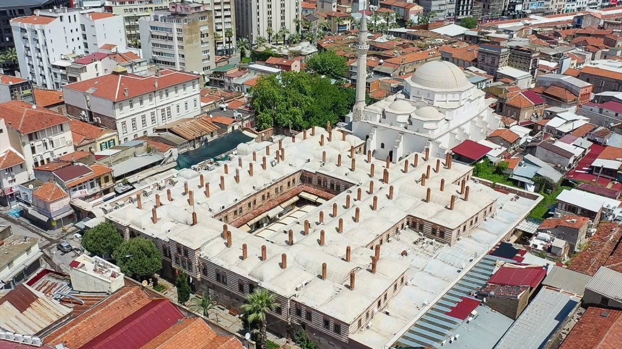 Hisar Camii İmam Hatibi Selim Menteşeli de camilerde cemaatten mahrum kalmanın üzüntüsünü yaşadıklarını dile getirerek, yeniden vatandaşlarla buluşacakları için mutlu olduklarını söyledi.