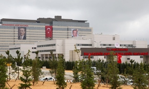 Başakşehir Çam ve Sakura Şehir Hastanesi hastalardan tam not aldı