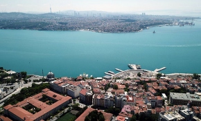 İstanbul Boğazı turkuaza büründü