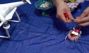 Dedesine drone ile şeker yolladı