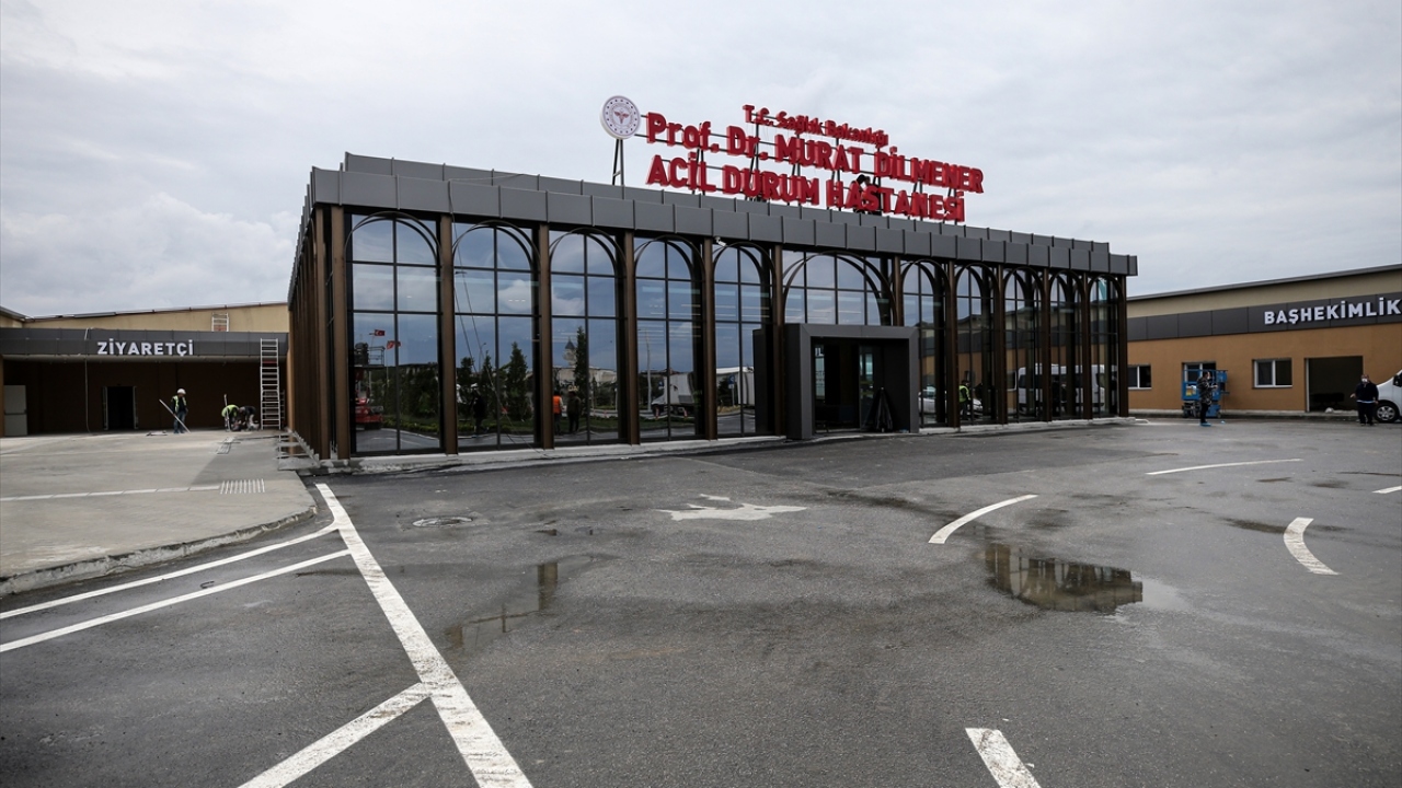 Kısa süre içerisinde açılması planlanan Atatürk Havalimanı yerleşkesindeki hastanede Prof. Dr. Murat Dilmener`in, Sancaktepe`de inşa edilen çok amaçlı hastanede ise Prof. Dr. Feriha Öz`ün ismi yaşatılacak. 