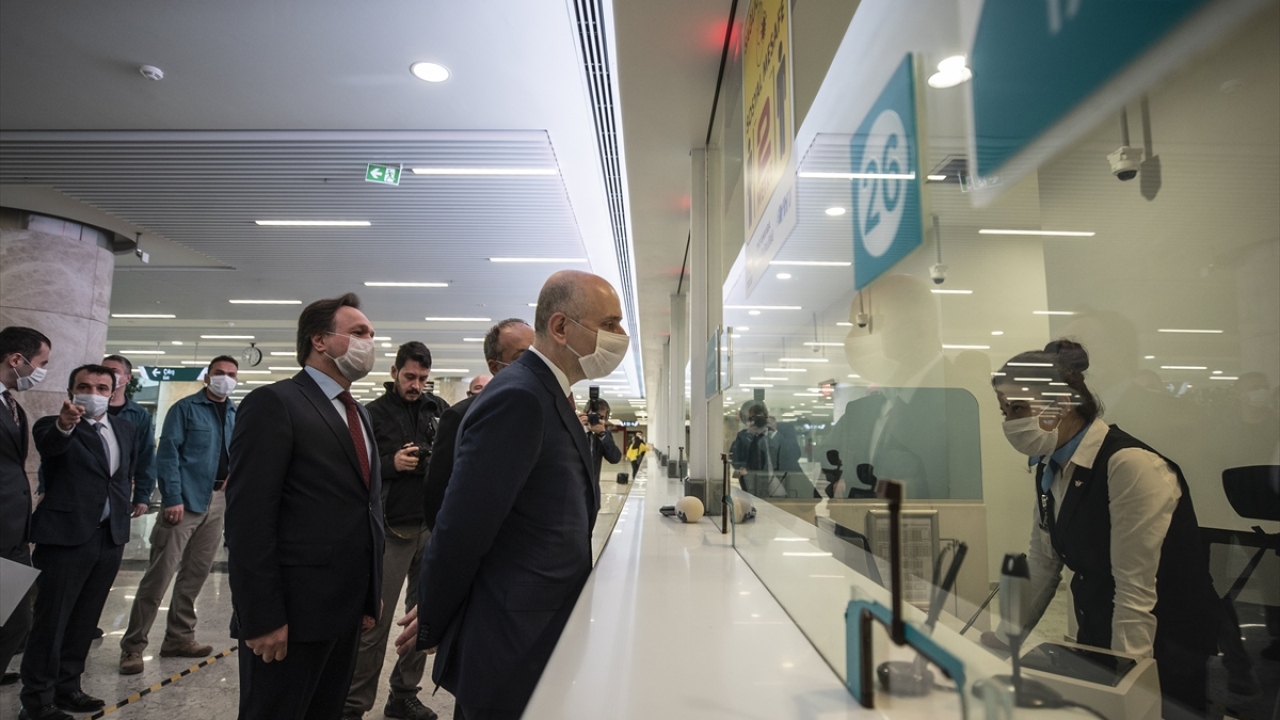 Özellikle salgının dünyada yayılmaya başladığı ilk günlerde, vaka görülmediği halde uluslararası hava yolu, deniz yolu ve demir yollarında birçok ülkeyle seferleri durdurduklarını anımsatan Karaismailoğlu, şöyle konuştu: