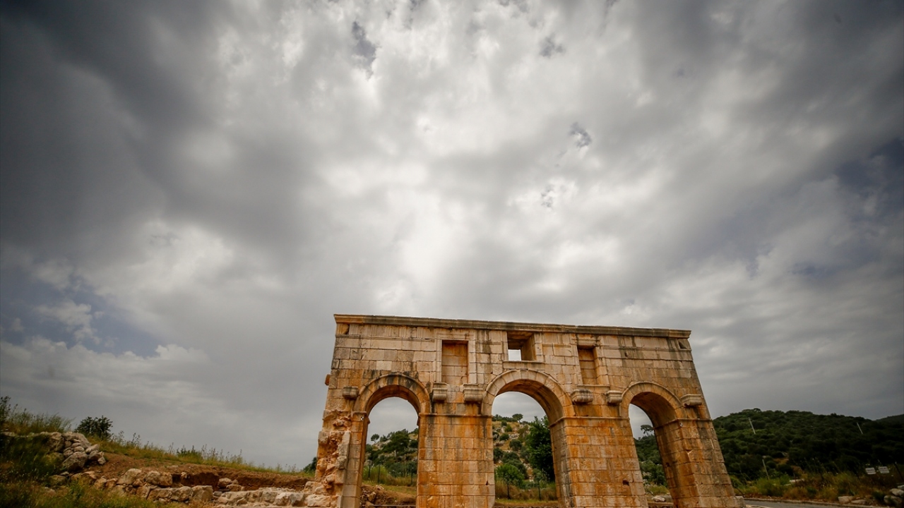 Kazı alanında Patara Takı da yer alıyor.