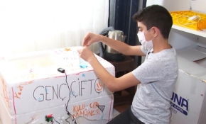 Sakaryalı öğrenci odasında civciv yetiştiriyor