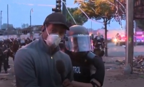 ABD polisi siyahi CNN muhabirini canlı yayında gözaltına aldı