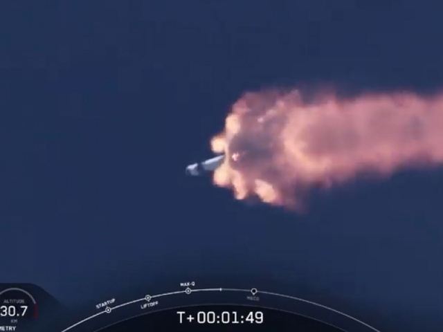 SpaceX’in tarihi uzay yolculuğu başladı