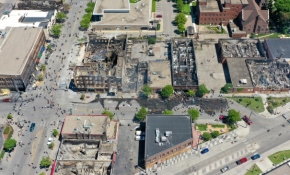 Harabeye dönen Minneapolis havadan görüntülendi