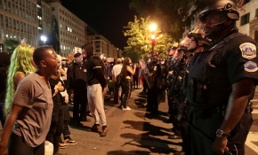 Floyd gösterileri Washington'da sürdü