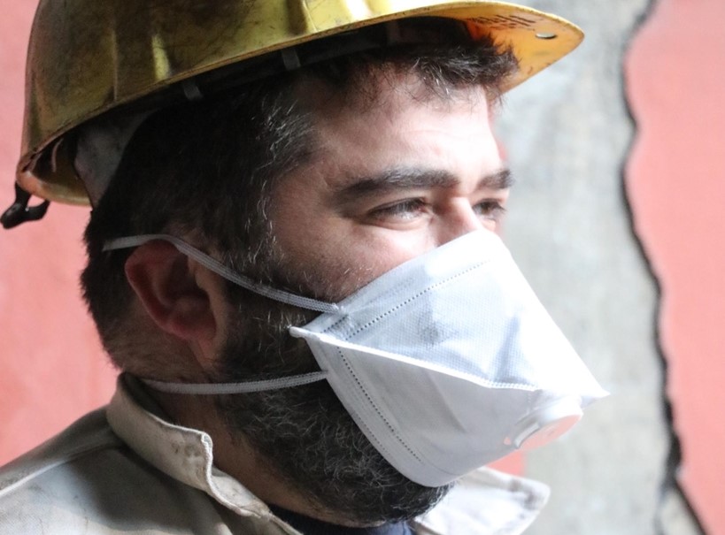 Bu arada hijyen ekiplerince asansörün yanı sıra işçilerin bulunduğu alanlar dezenfekte edildi.